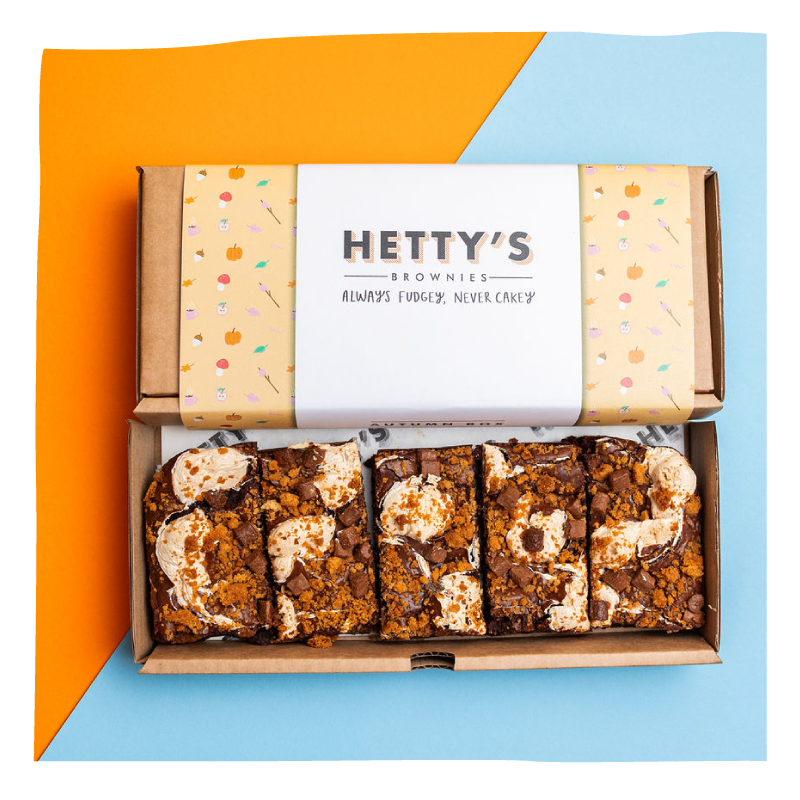 An open cardboard box of Hetty's Brownies. The box contains six brownie bars.